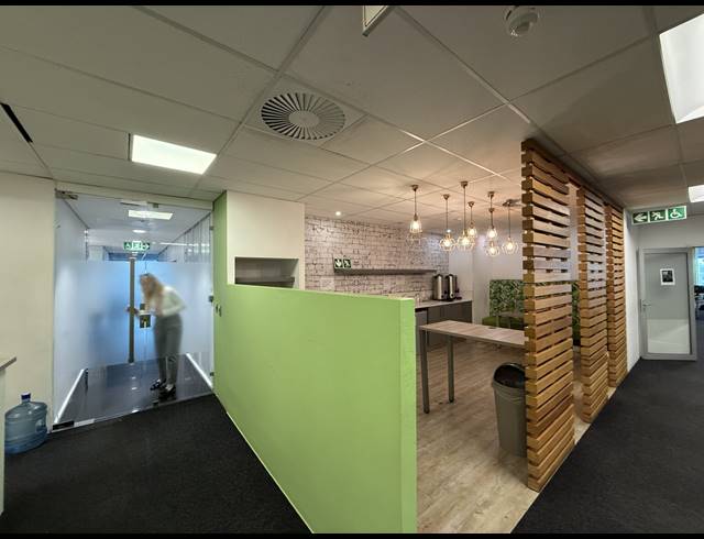 411M² OFFICE TO LET IN FORESHORE
